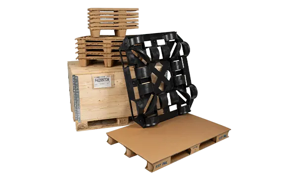 Freisgestelltes Bild von Transportverpackungen wie Holzpaletten, Kunststoffpaletten und Pressspanpaletten